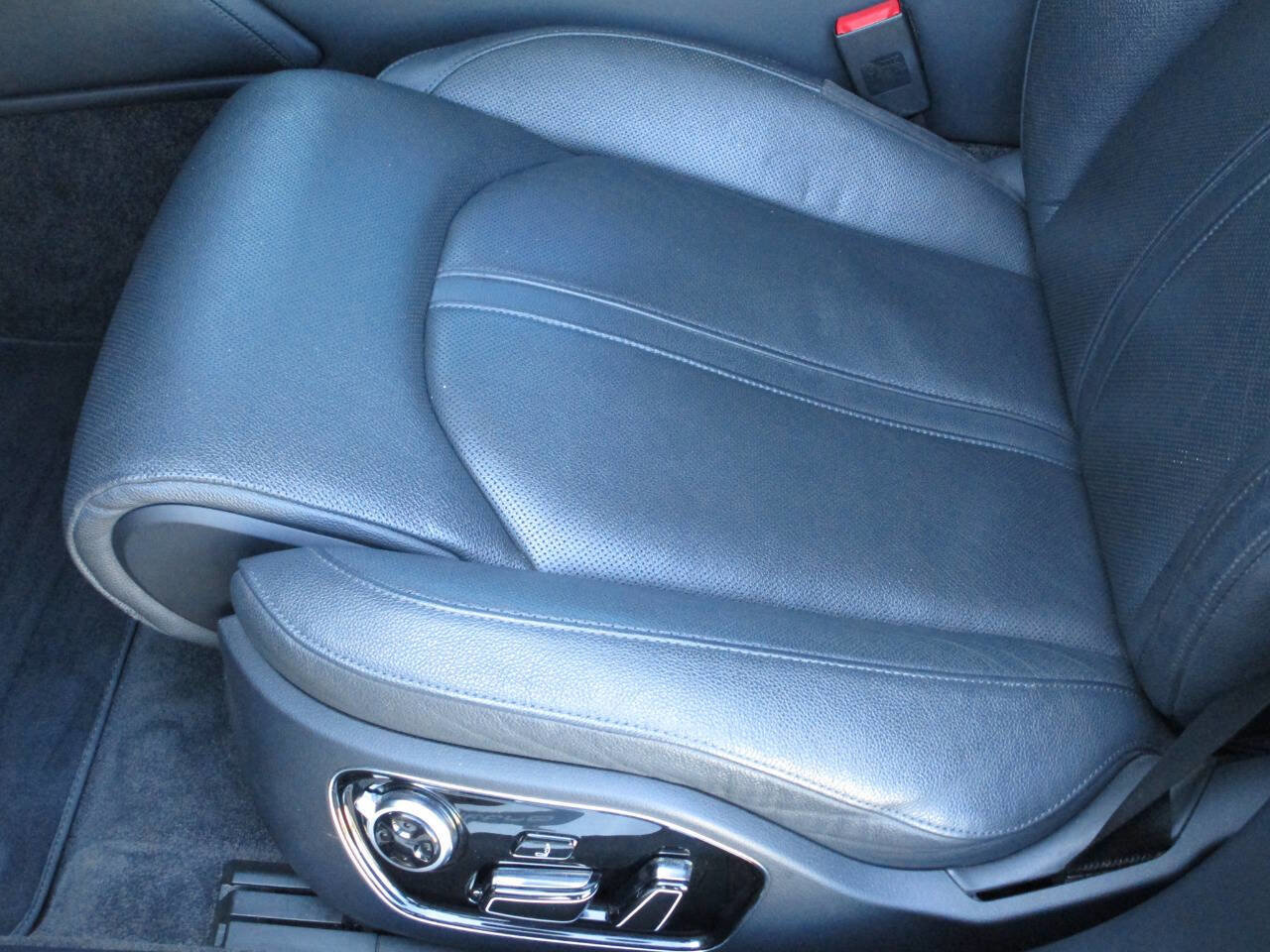 Used 2015 Audi A8 L 4.0T w/ Premium Package image 10