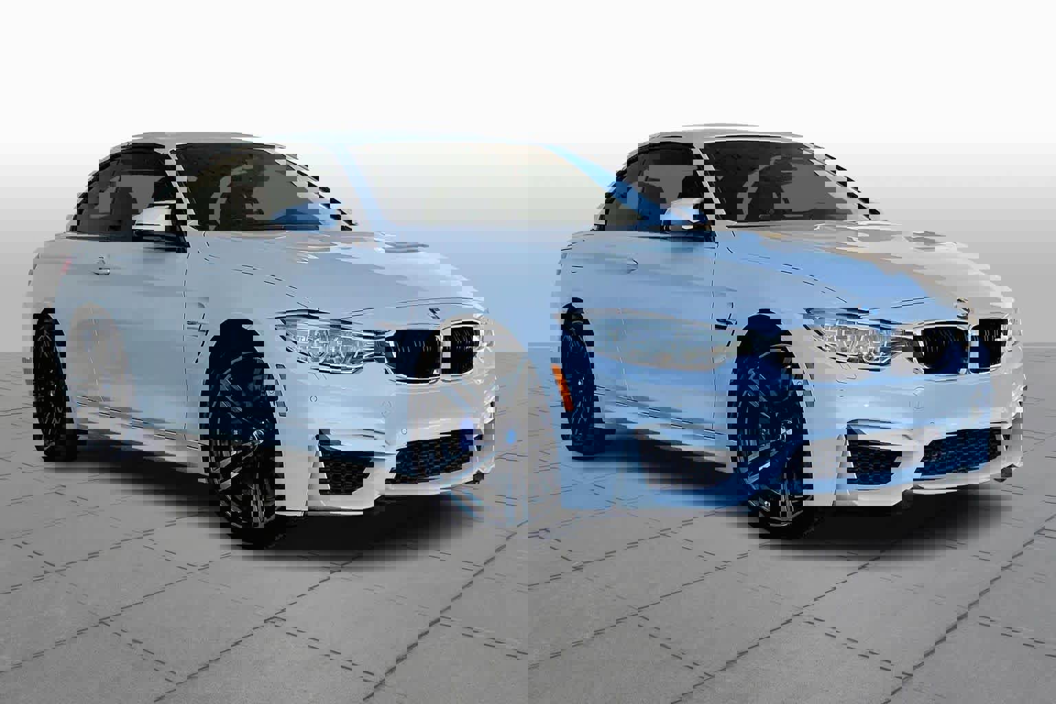 Used 2015 BMW M4 Convertible image 2