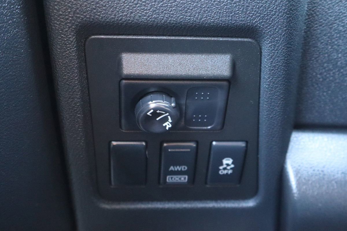 Used 2014 Nissan Rogue S image 29