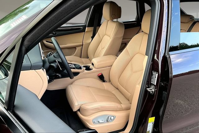 Used 2025 Porsche Macan AWD/4WD image 20