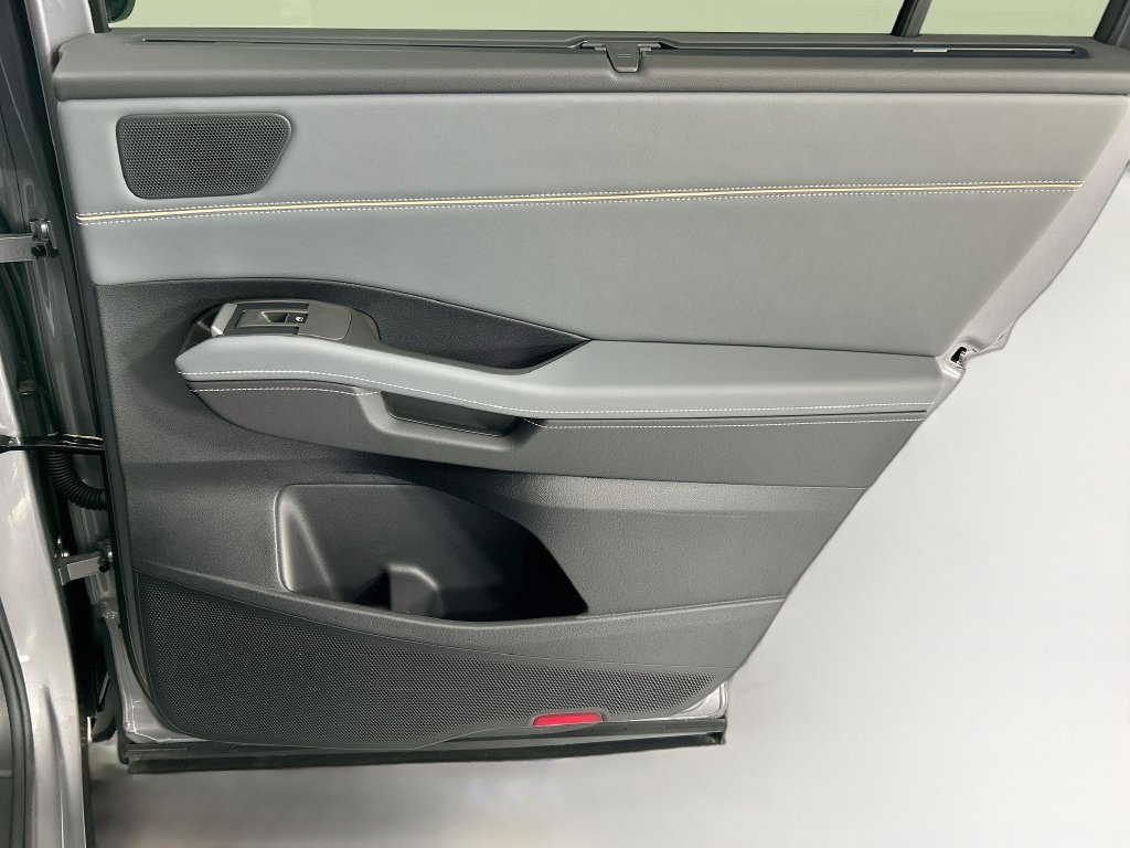 New 2027 Volkswagen Atlas SE FWD image 25