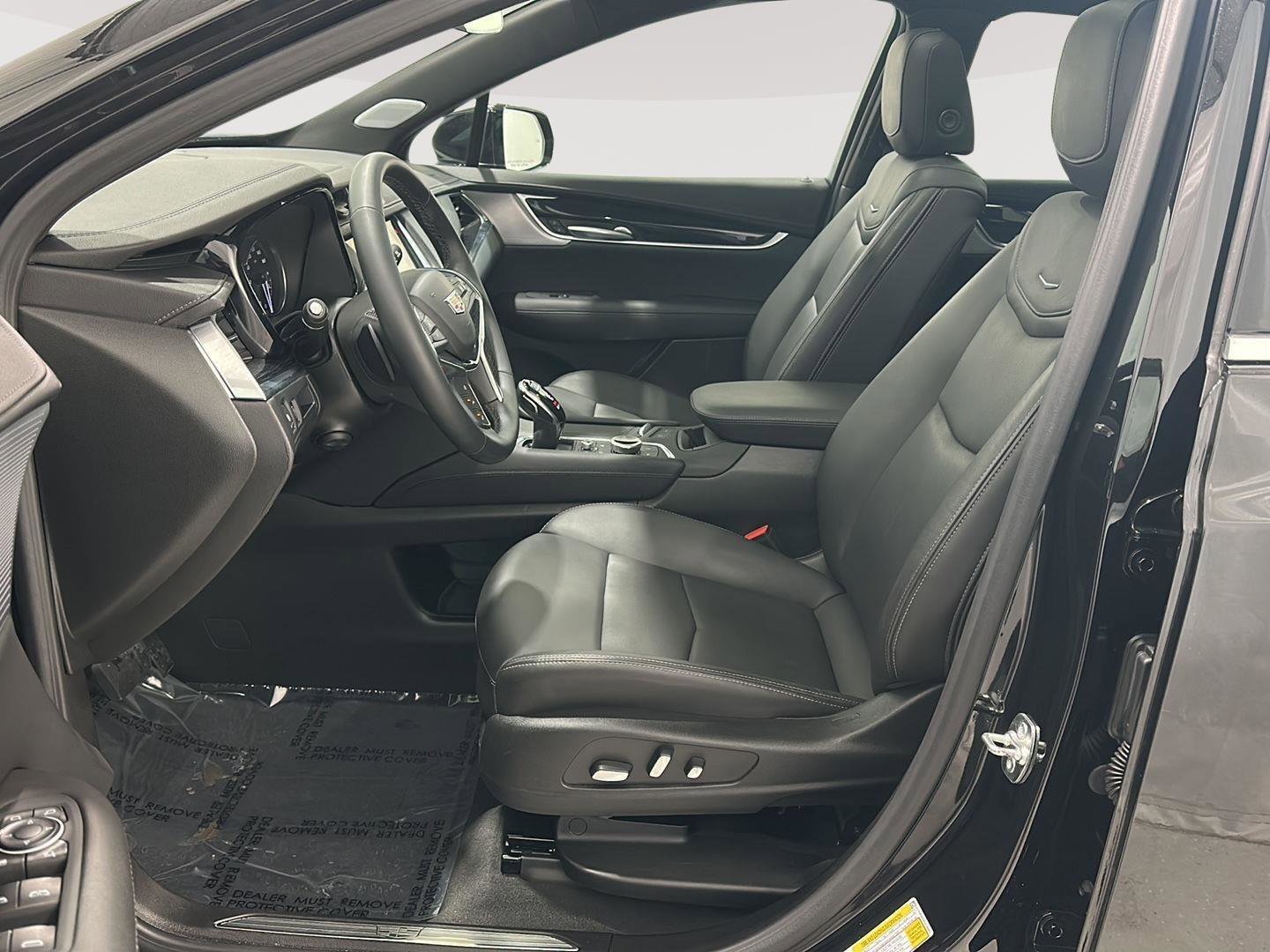 Used 2025 Cadillac XT5 Premium Luxury image 9