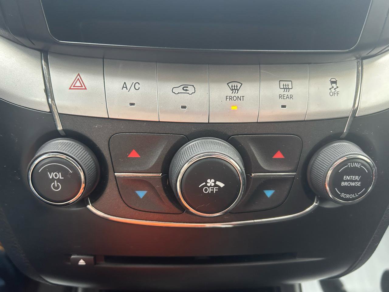 Used 2018 Dodge Journey SE image 23