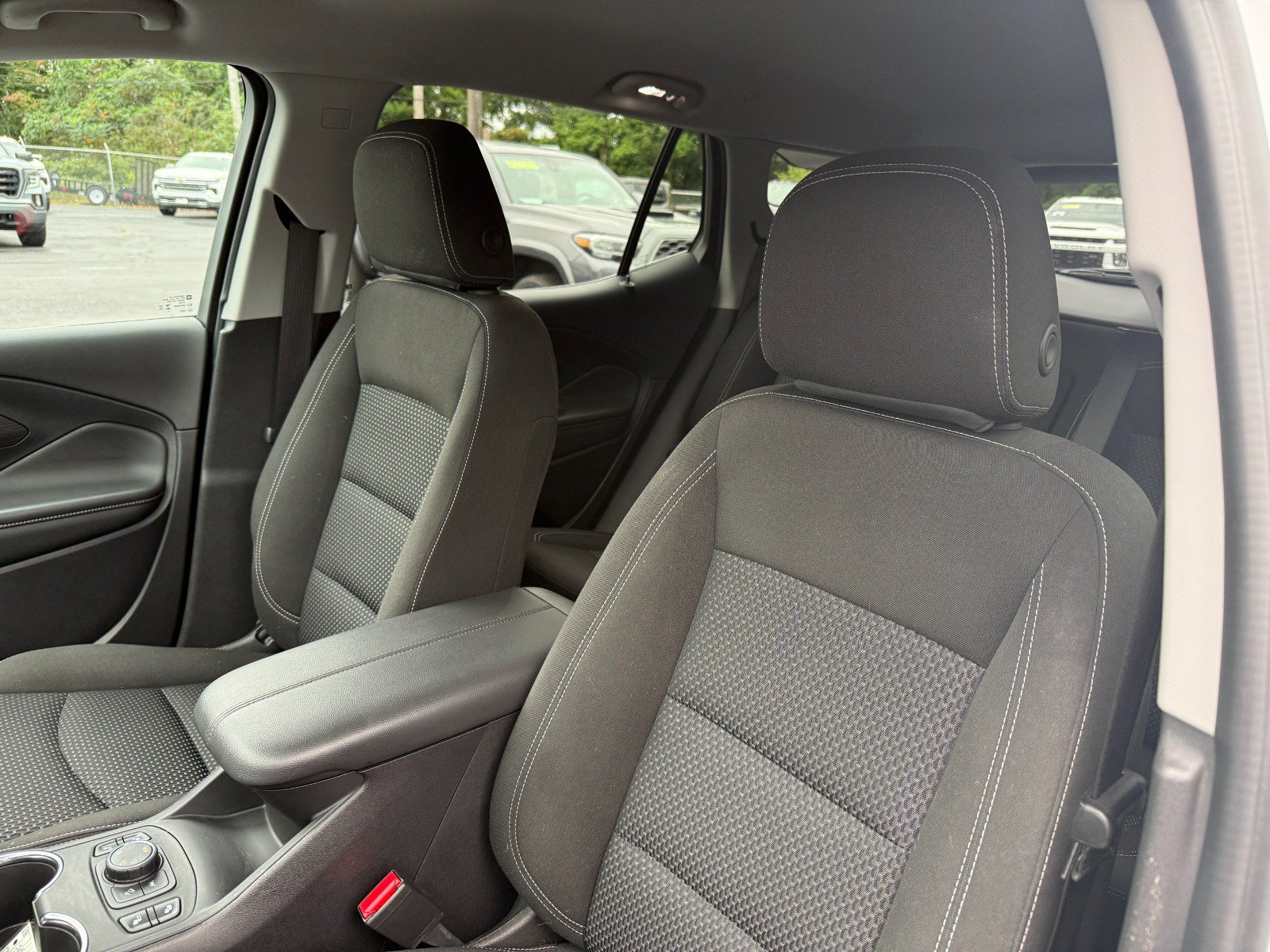 Used 2024 GMC Terrain SLE w/ Driver Convenience Package AWD/4WD image 14