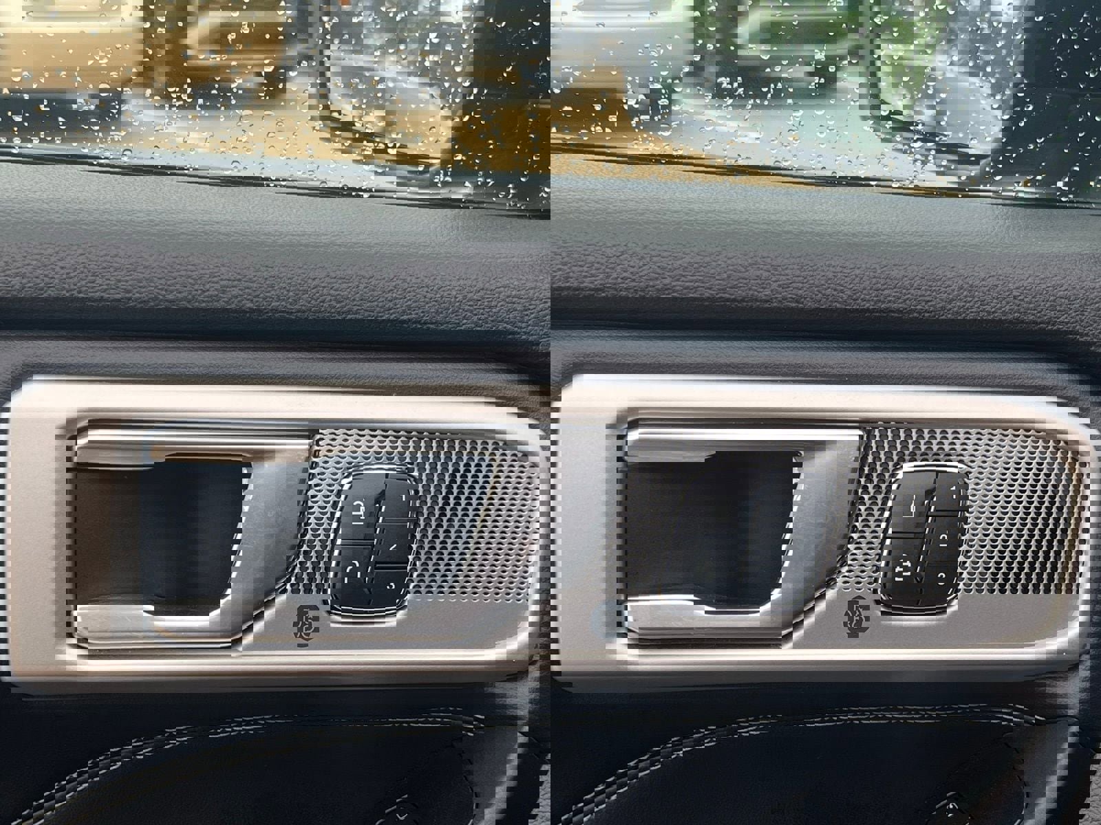 Used 2020 Ford Explorer Limited RWD image 27