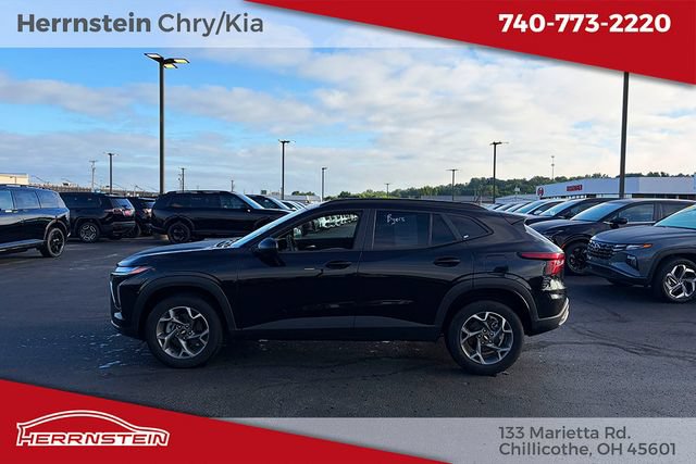 Used 2025 Chevrolet Trax LT FWD image 4