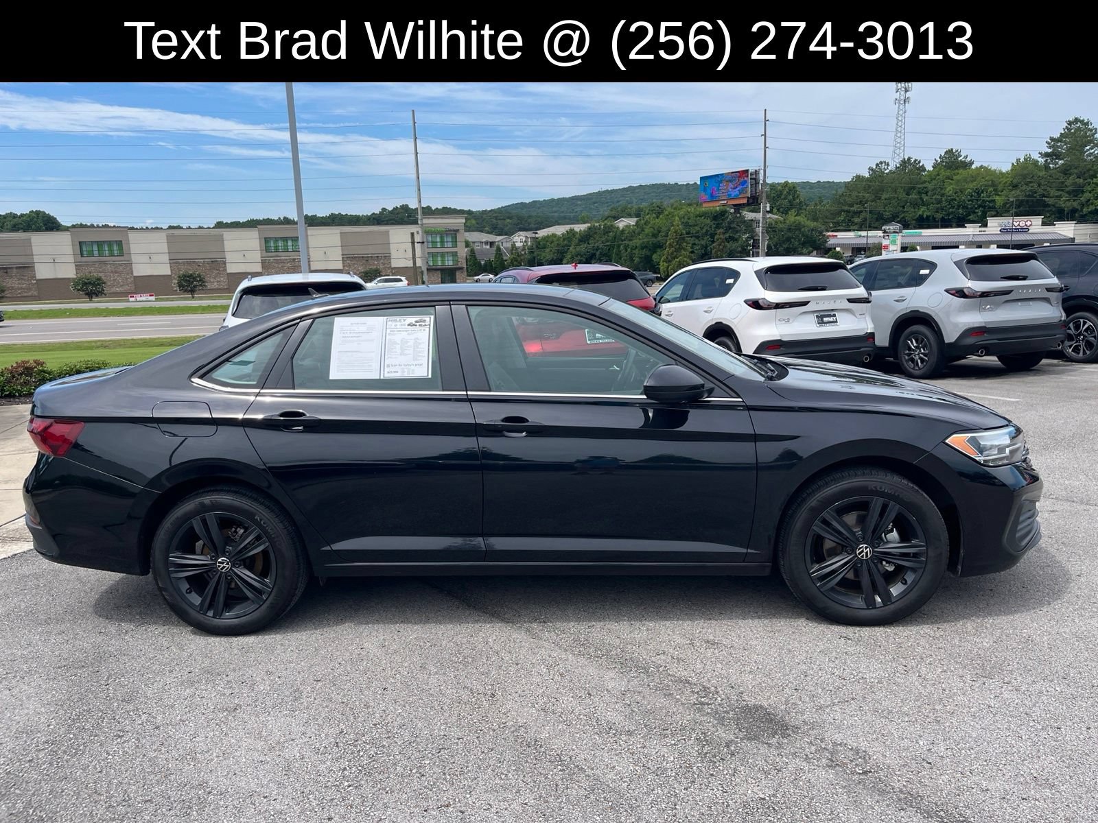 Used 2023 Volkswagen Jetta SE w/ Panoramic Sunroof Package FWD image 2