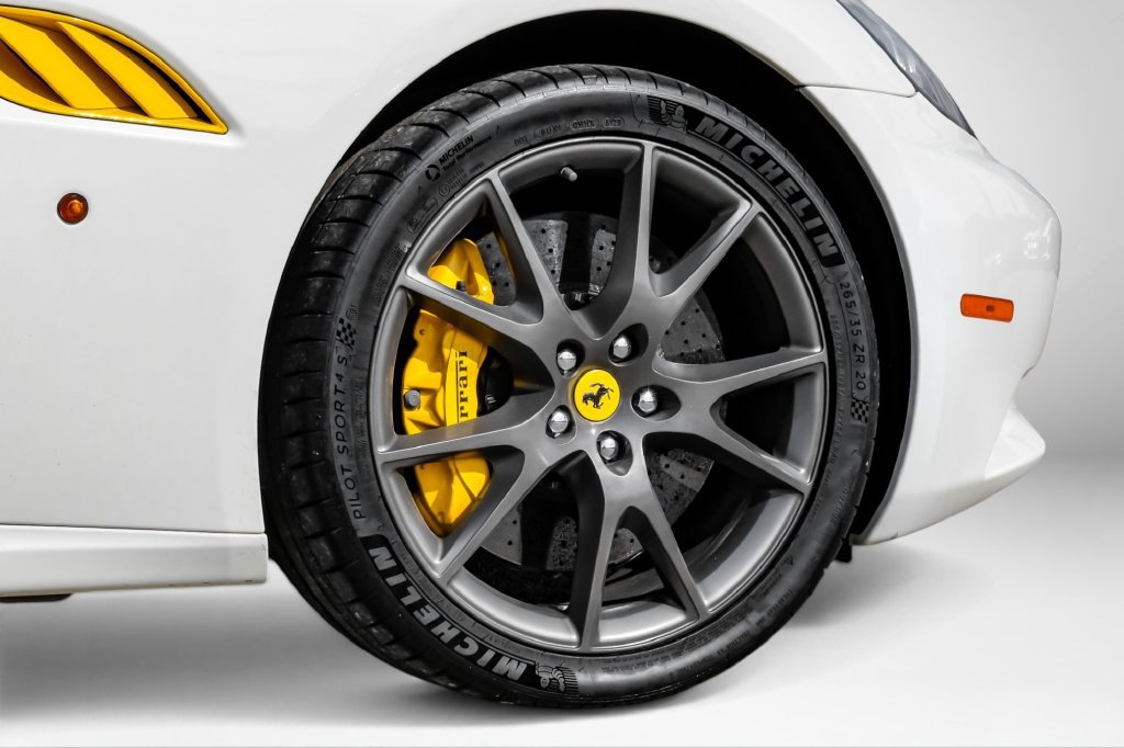 Used 2014 Ferrari California RWD image 58