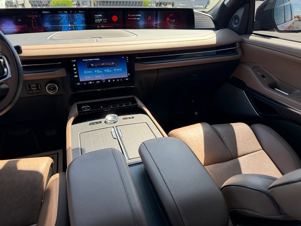 Used 2025 Lincoln Navigator L Black Label AWD/4WD image 19