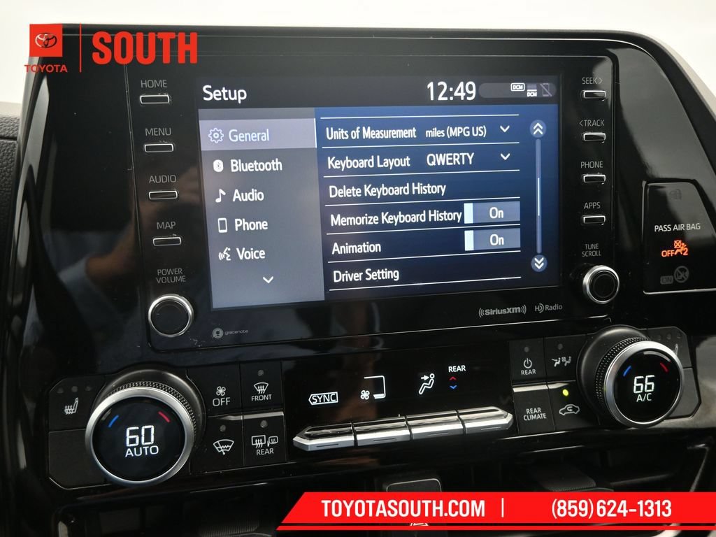 Used 2020 Toyota Highlander XLE AWD/4WD image 19