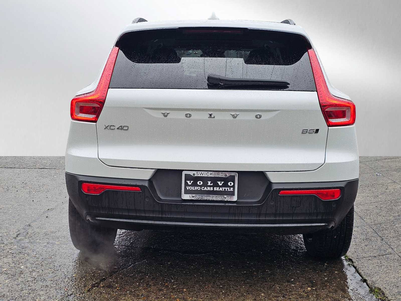 Certified 2024 Volvo XC40 B5 Ultimate w/ Protection Package Premier image 4