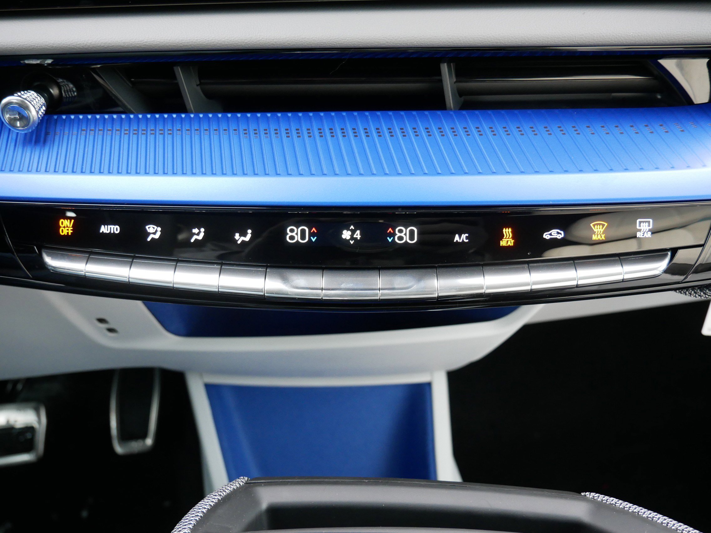 New 2026 Cadillac Optiq Sport 2 image 21