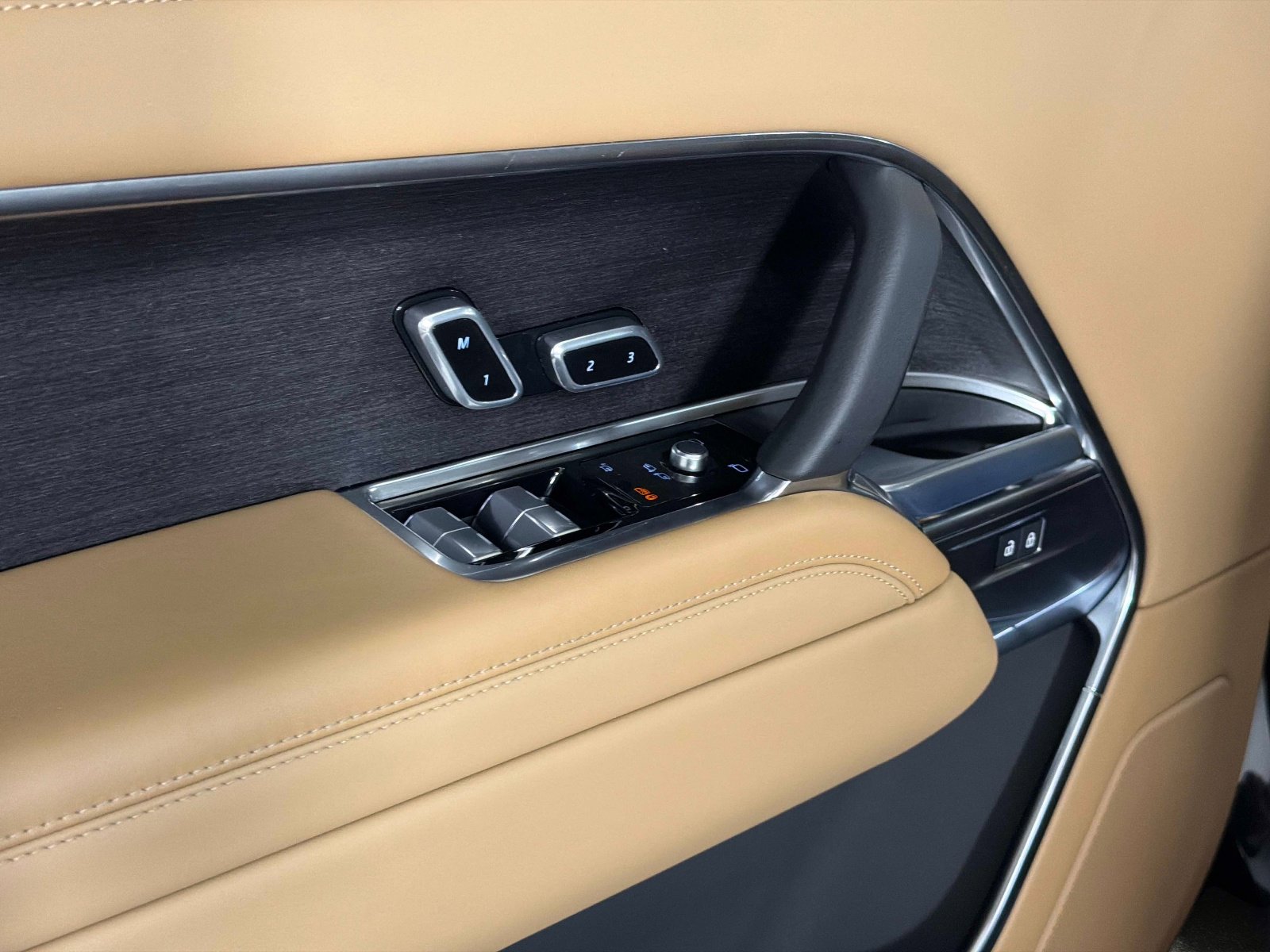 Used 2025 Land Rover Range Rover Long Wheelbase SE image 37