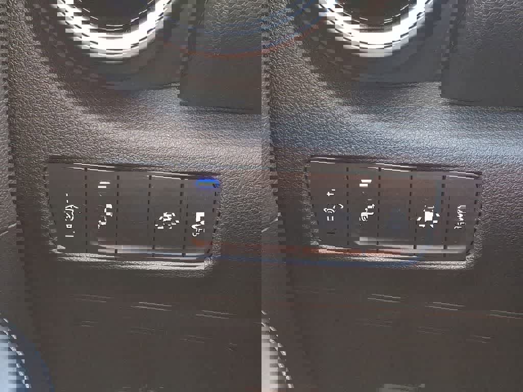 Used 2021 Hyundai Kona Limited w/ Cargo Package image 24