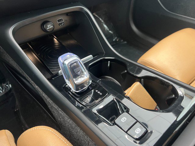 Used 2019 Volvo XC40 T5 Inscription image 25