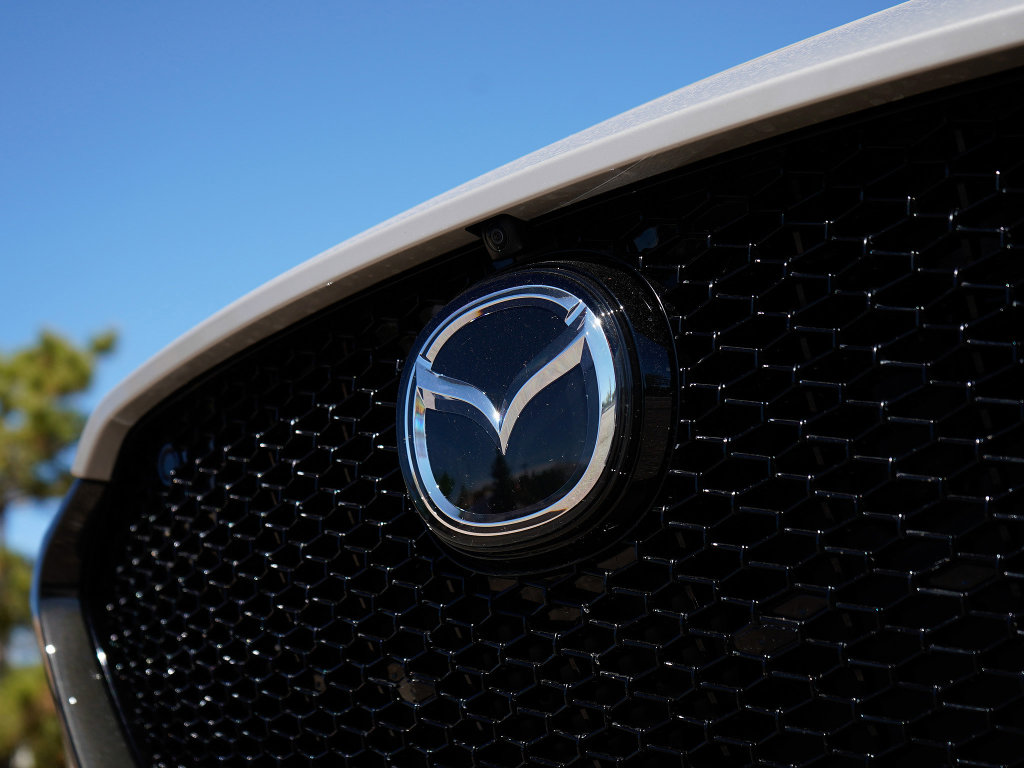 New 2026 MAZDA MAZDA3 Hatchback w/Premium Plus Pkg AWD/4WD image 2