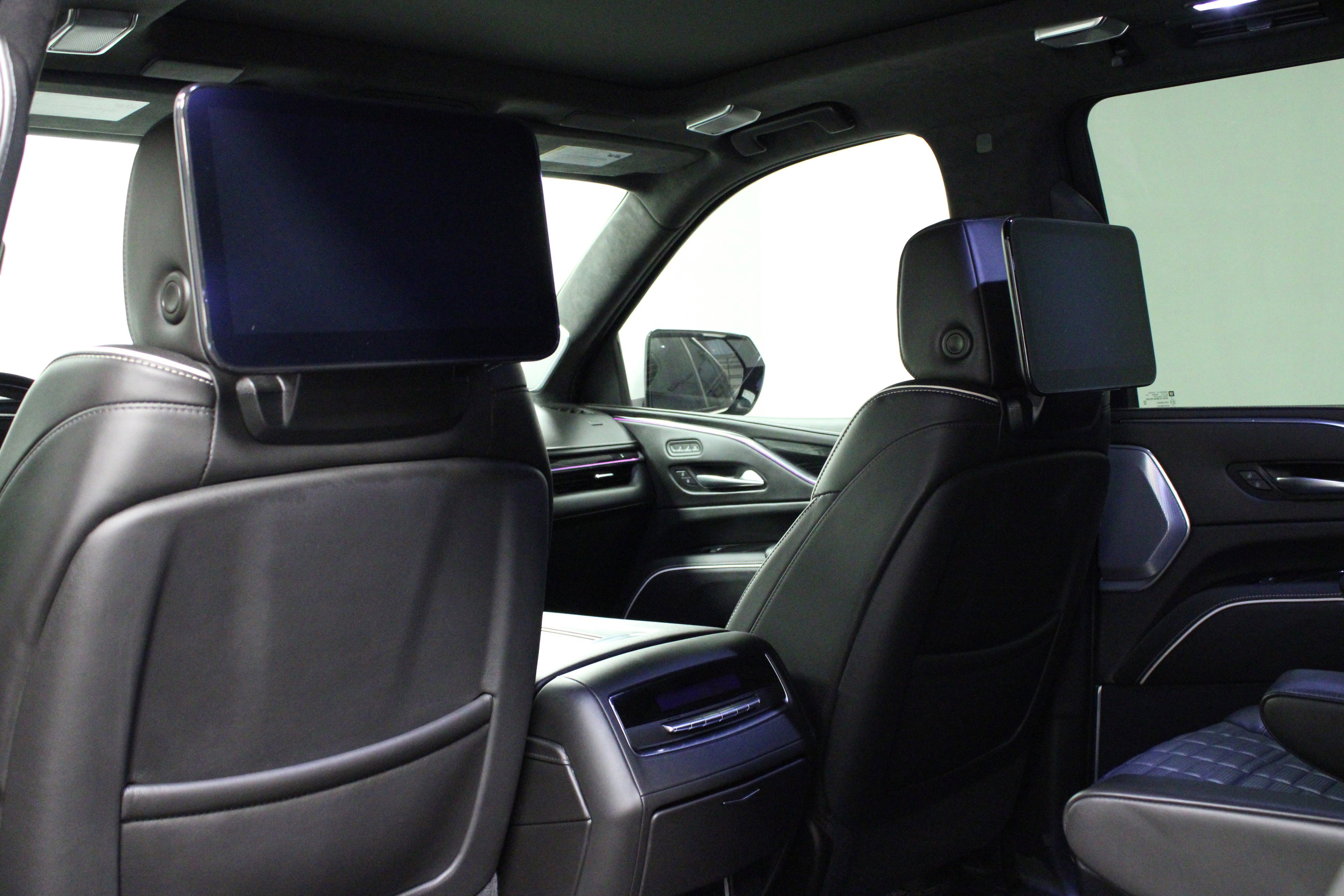 Used 2023 Cadillac Escalade ESV V w/ Heavy-Duty Trailer Package image 15