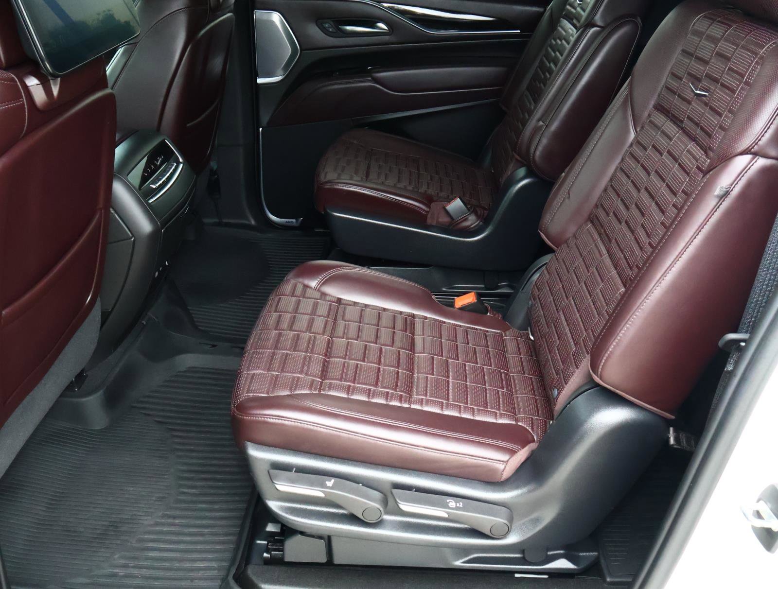 Used 2021 Cadillac Escalade ESV Sport Platinum w/ LPO, ONYX Package AWD/4WD image 28