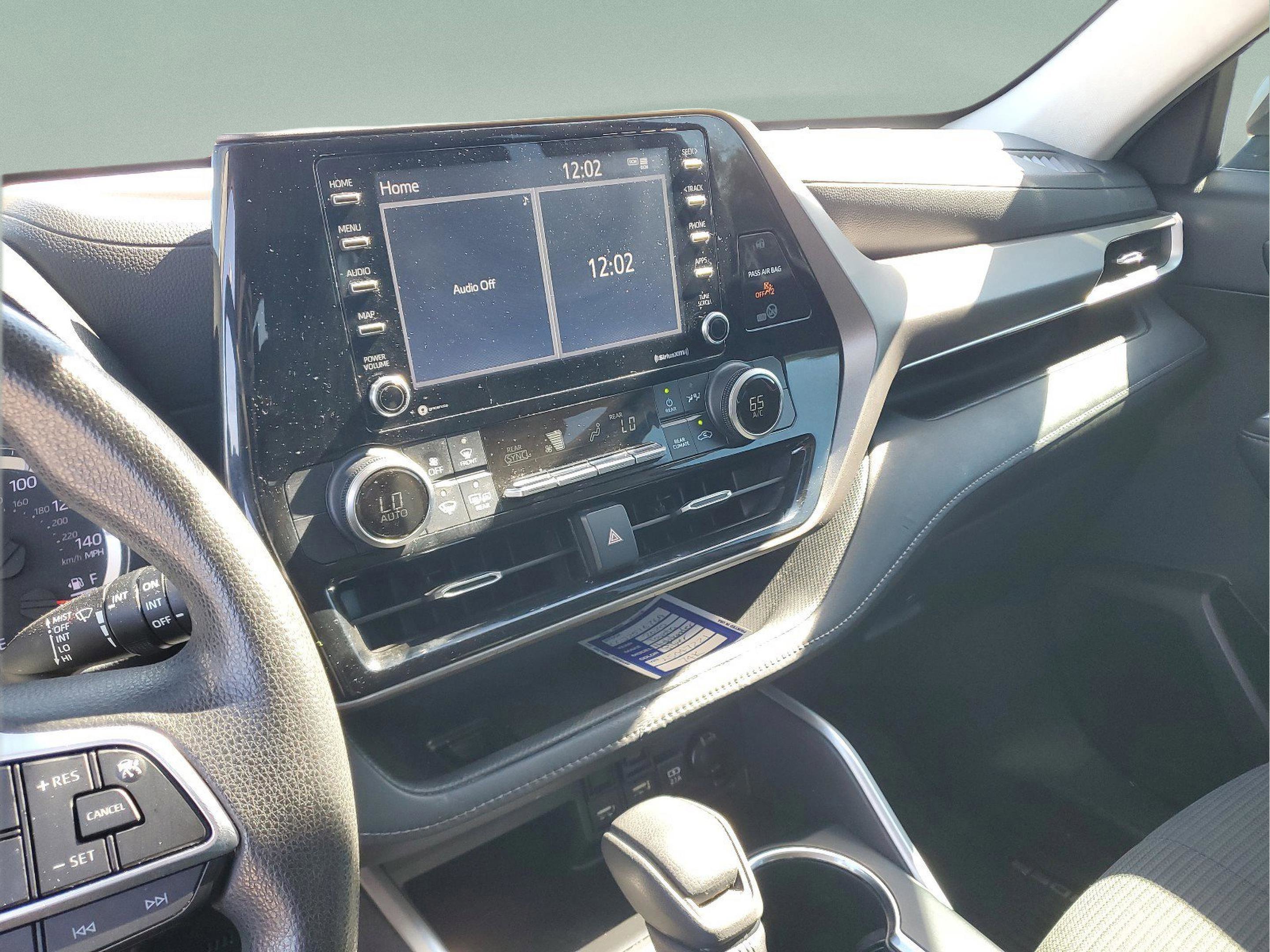 Used 2020 Toyota Highlander L image 26