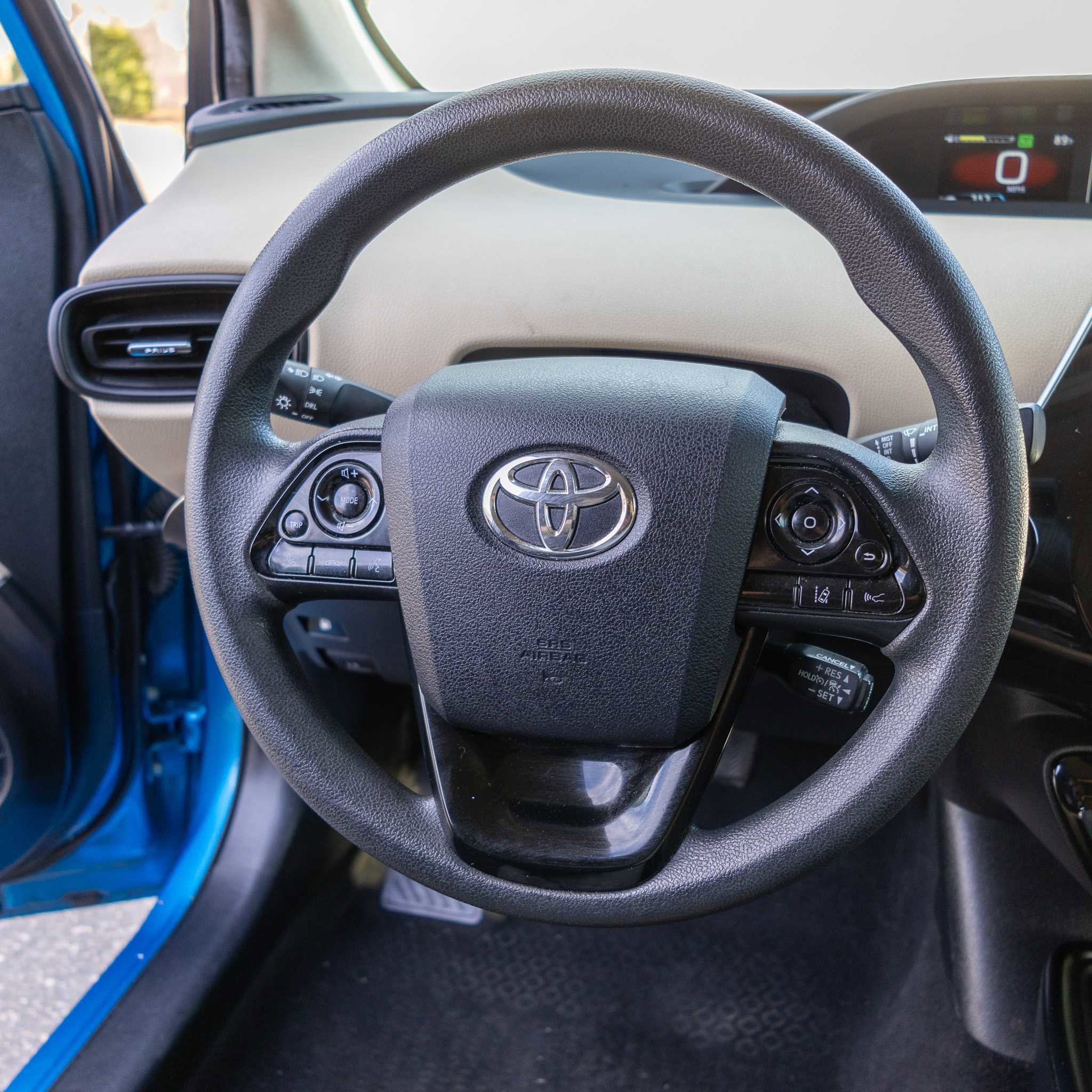 Used 2022 Toyota Prius LE image 12