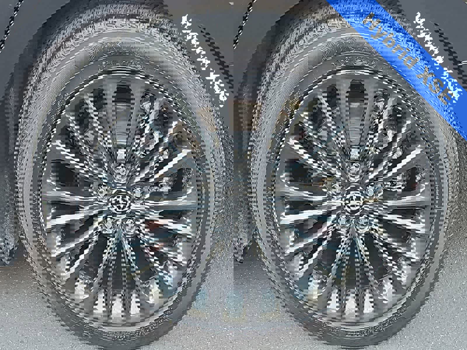 Used 2021 Toyota Avalon XSE image 12