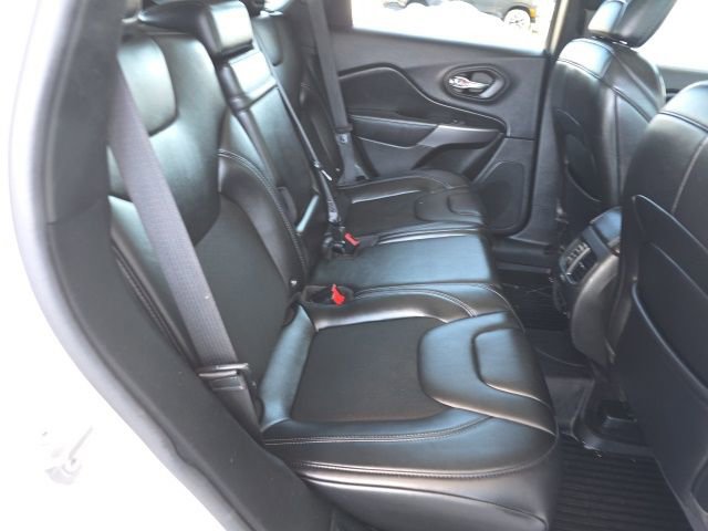 Used 2019 Jeep Cherokee Latitude Plus w/ Comfort/Convenience Group image 13