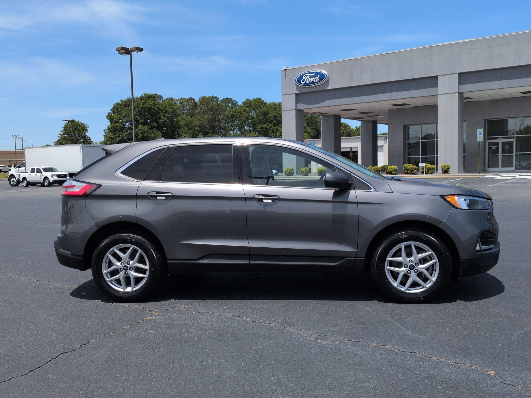Used 2022 Ford Edge SEL w/ Convenience Package AWD/4WD image 3