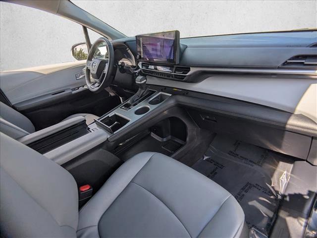 Used 2025 Toyota Sienna XLE FWD image 22
