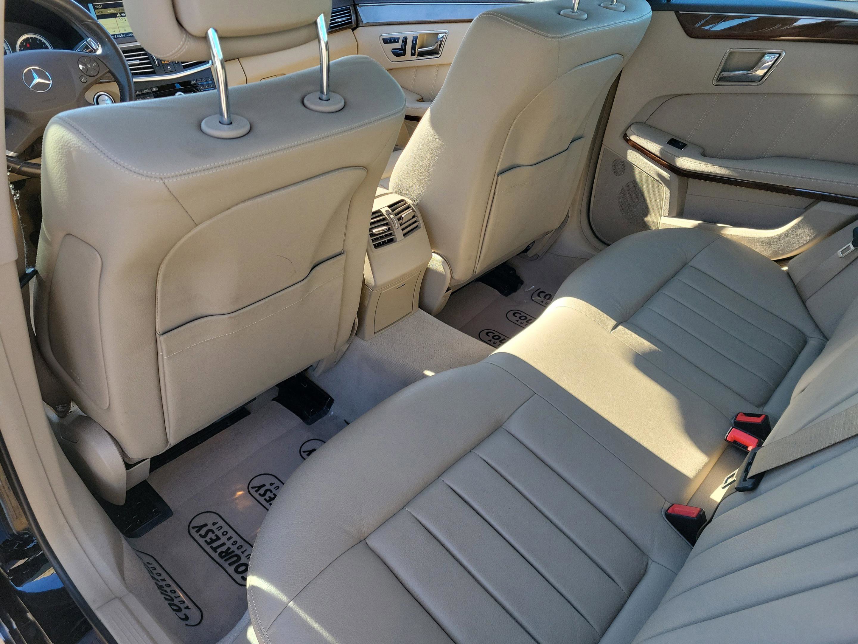 Used 2010 Mercedes-Benz E 350 4MATIC Sedan image 10