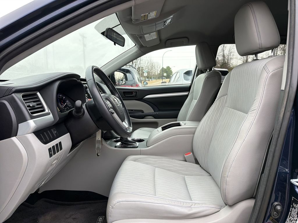 Used 2014 Toyota Highlander Plus image 16