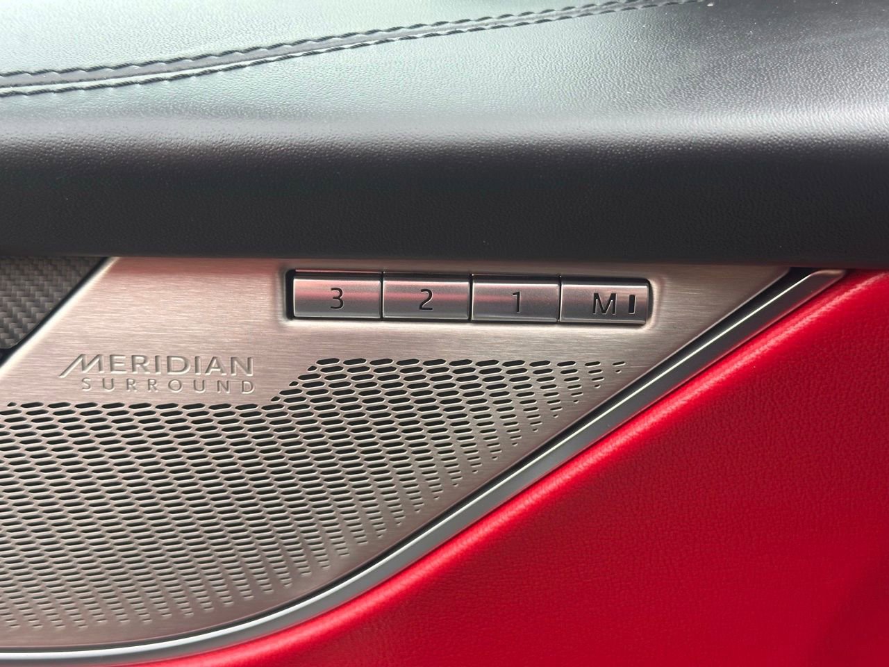 Used 2021 Jaguar F-PACE SVR image 26