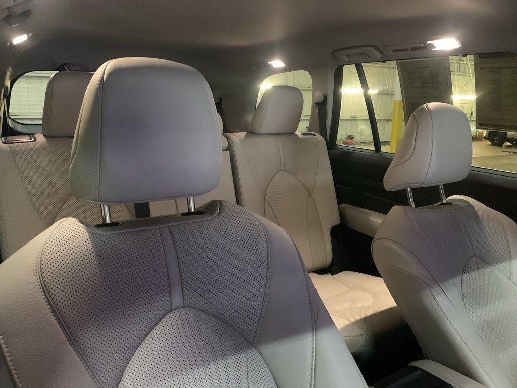 Used 2024 Toyota Grand Highlander Limited image 18