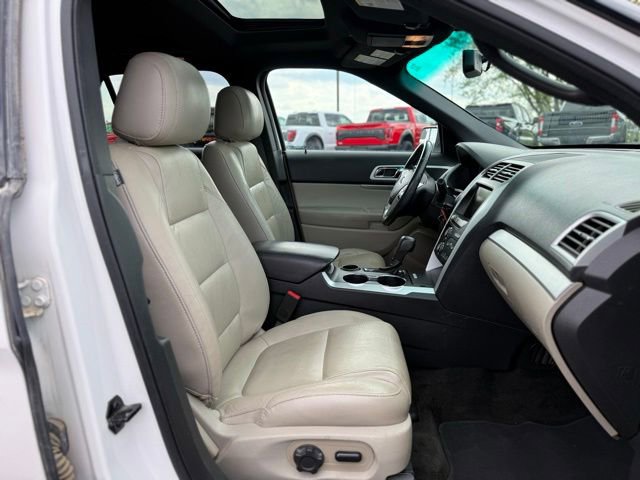 Used 2015 Ford Explorer XLT w/ Equipment Group 202B FWD image 12