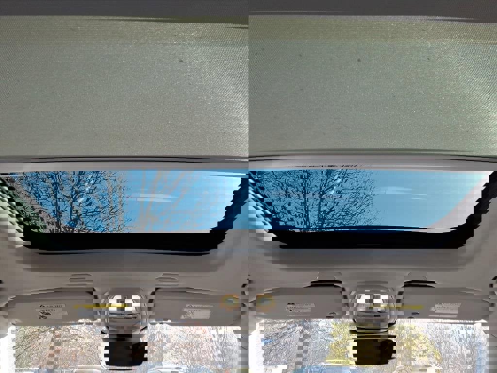 Certified 2025 Volvo XC60 B5 Plus image 15