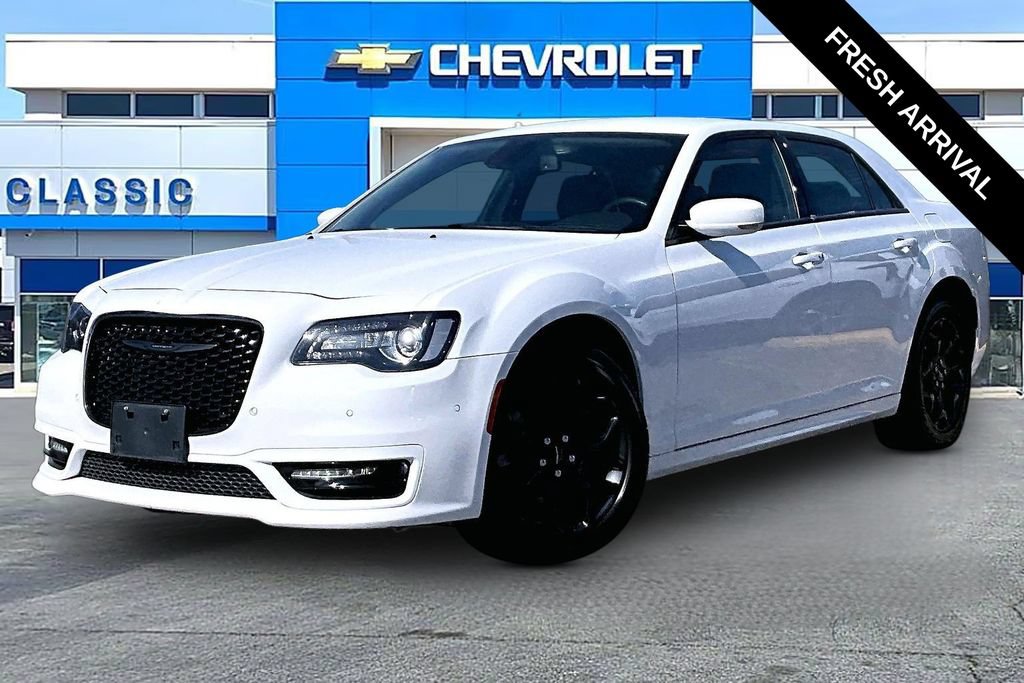 Used 2023 Chrysler 300 Touring L w/ Comfort Group AWD/4WD image 2