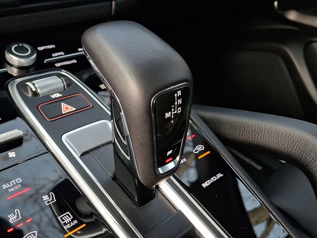Used 2023 Porsche Cayenne w/ Premium Package image 12