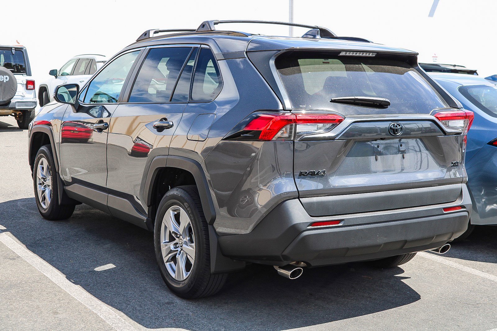 Used 2022 Toyota RAV4 XLE w/ Convenience Package FWD image 7