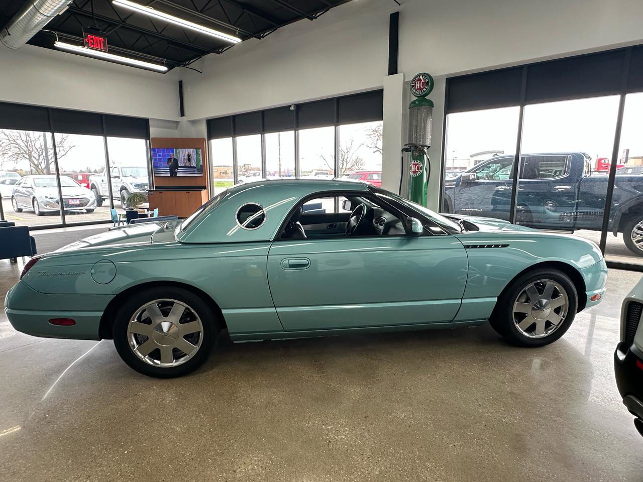 Used 2002 Ford Thunderbird Deluxe image 8