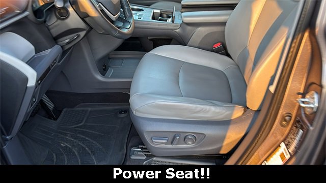 Used 2021 Toyota Sienna XLE image 9