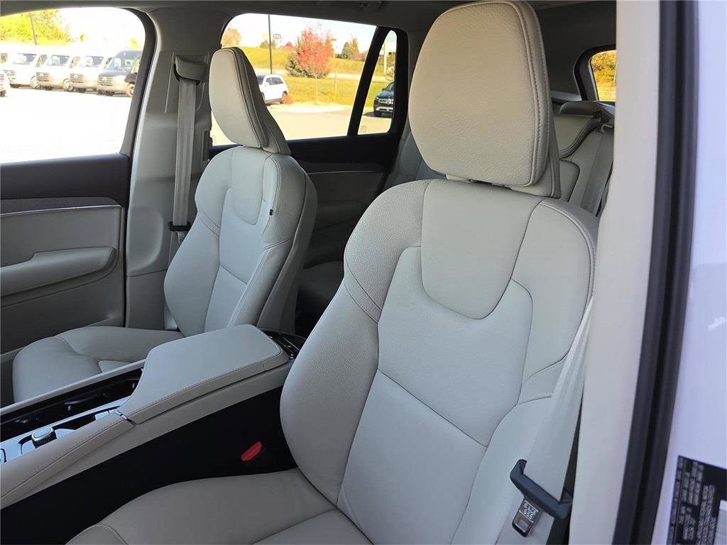 Used 2025 Volvo XC90 T8 Plus w/ Protection Package Premier image 23