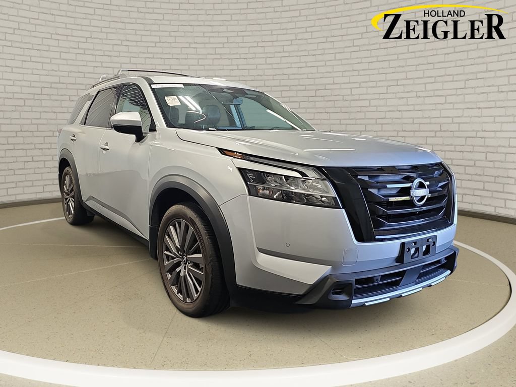 Certified 2024 Nissan Pathfinder SL w/ SL Premium Package AWD/4WD image 3