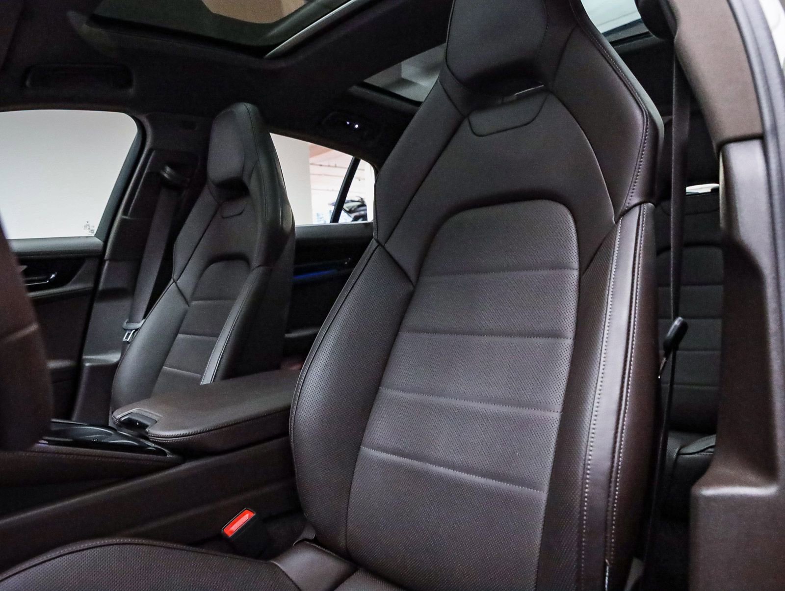 Used 2026 Porsche Panamera 4 image 5