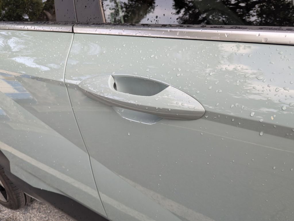 Used 2024 Hyundai Kona Limited FWD image 18