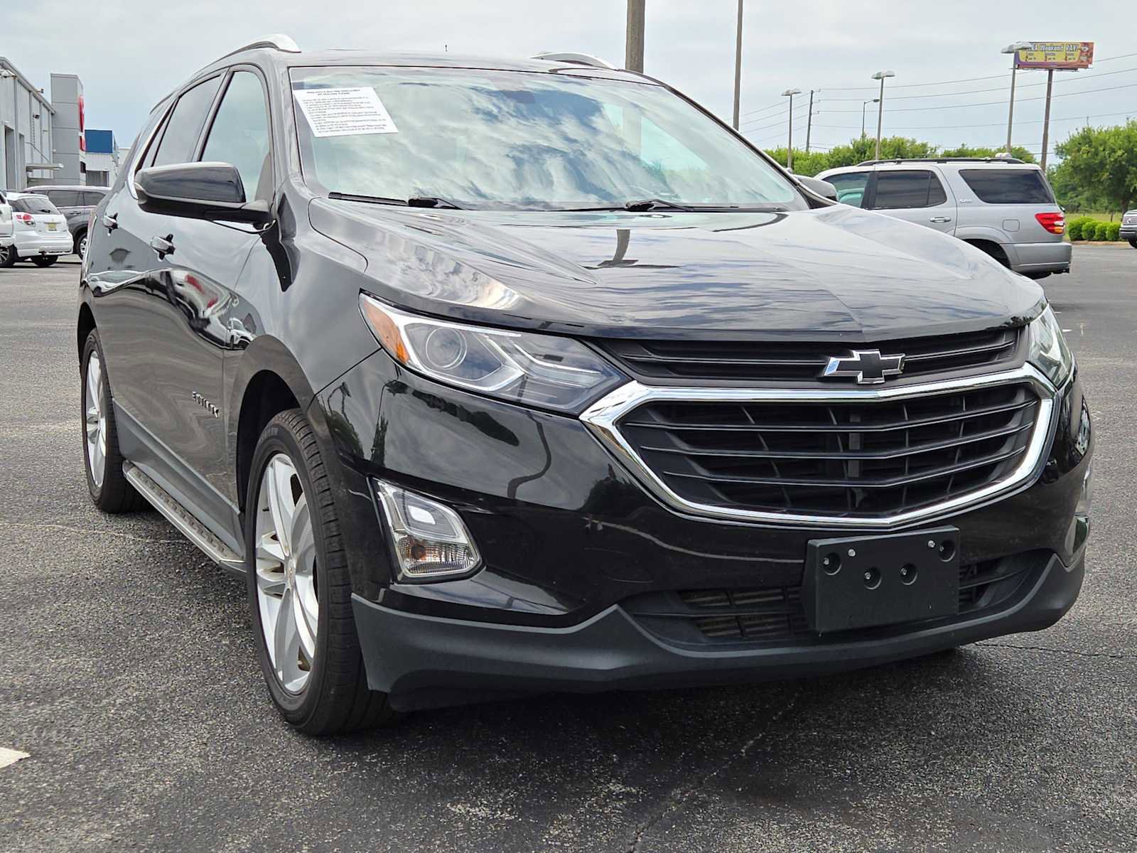 Used 2018 Chevrolet Equinox LT w/ Sun & Infotainment Package FWD image 2