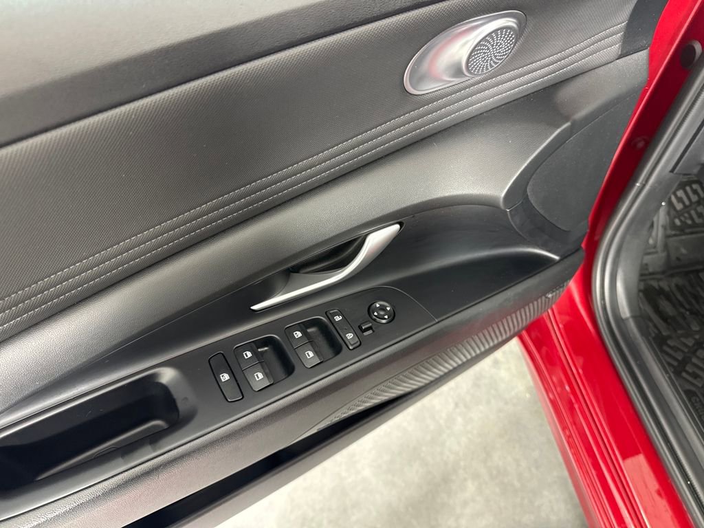 Used 2023 Hyundai Elantra Limited image 11