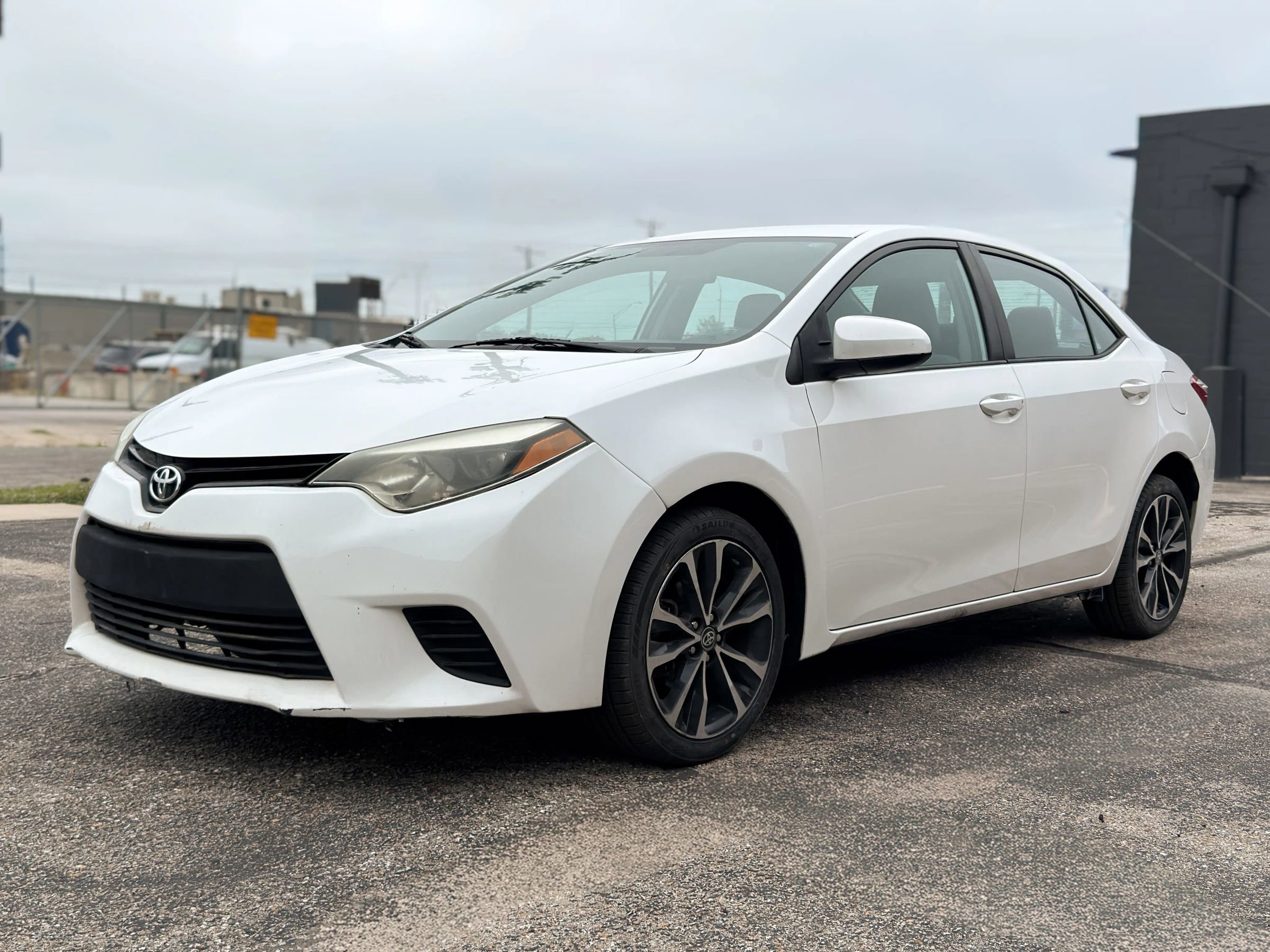 Used 2016 Toyota Corolla LE FWD image 3