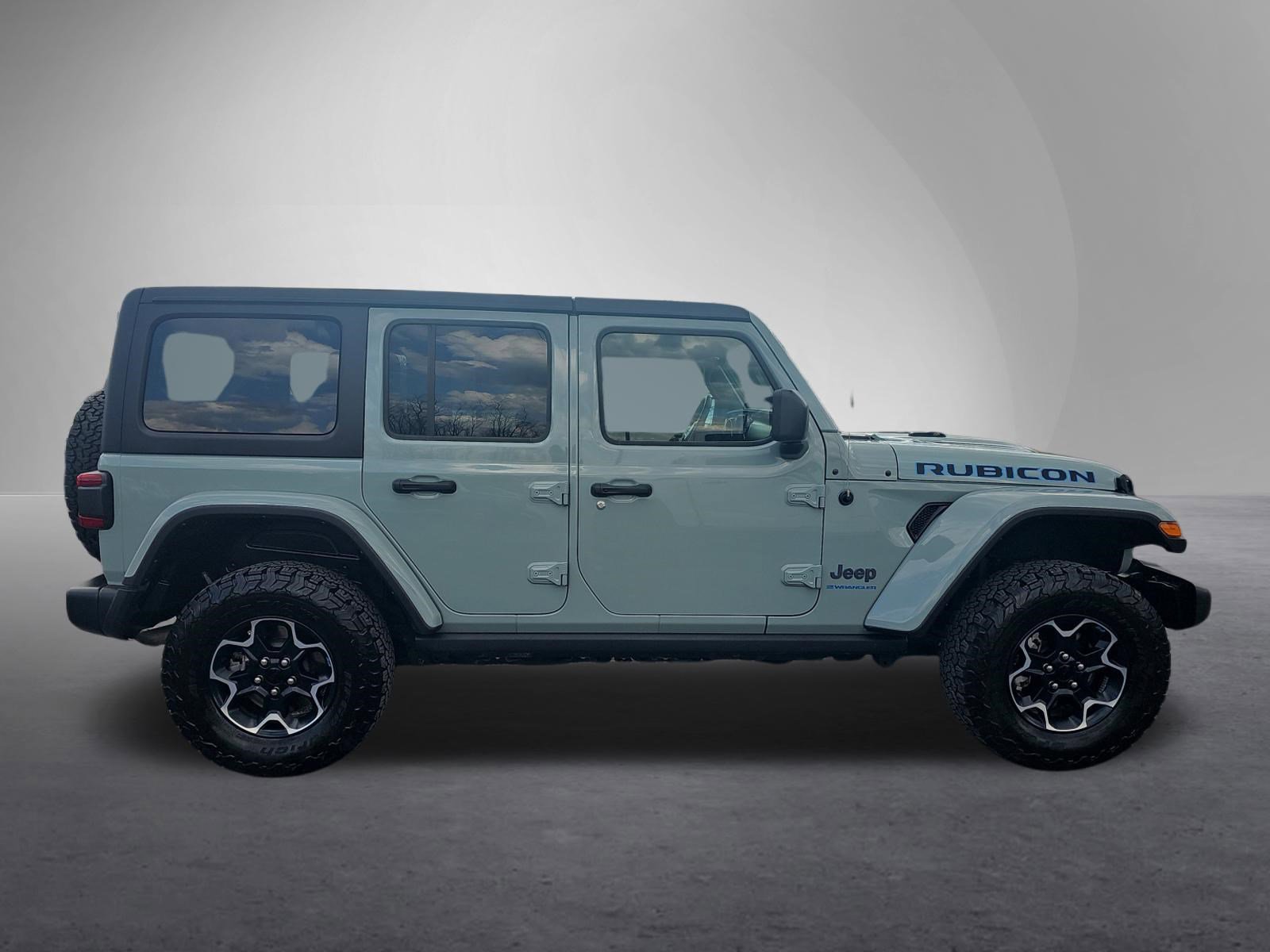 Used 2023 Jeep Wrangler Unlimited Rubicon 4xe w/ Cold Weather Group AWD/4WD video 2