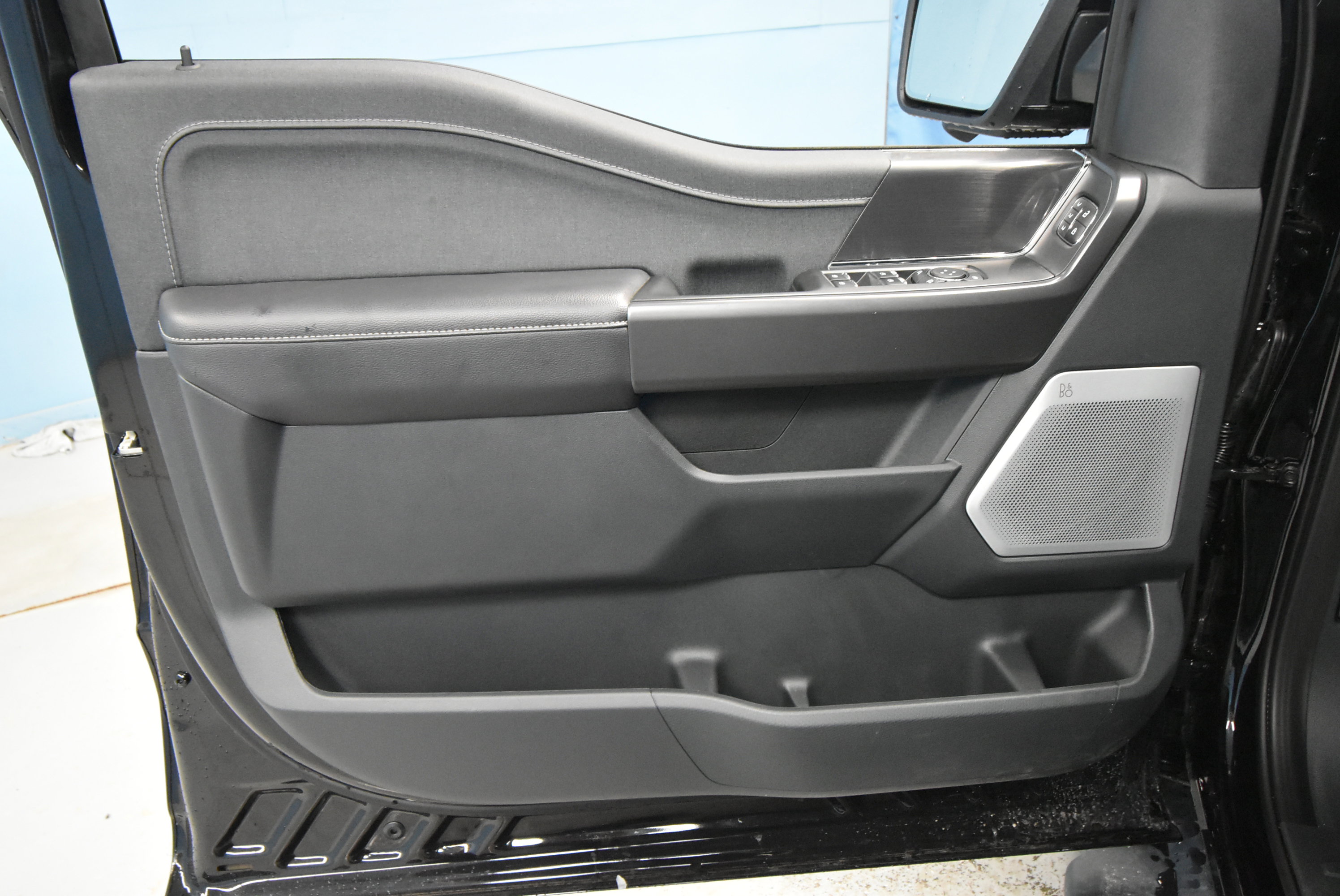 New 2025 Ford F150 Lariat w/ Equipment Group 502A High image 3