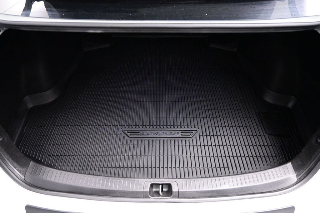 Used 2025 Toyota Corolla LE FWD image 38