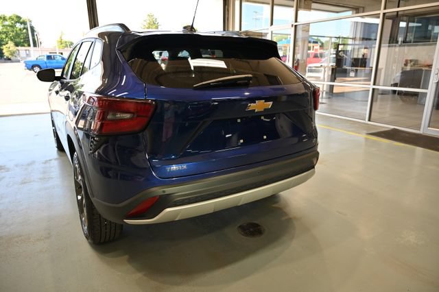 Used 2024 Chevrolet Trax LT w/ Driver Confidence Package FWD image 6